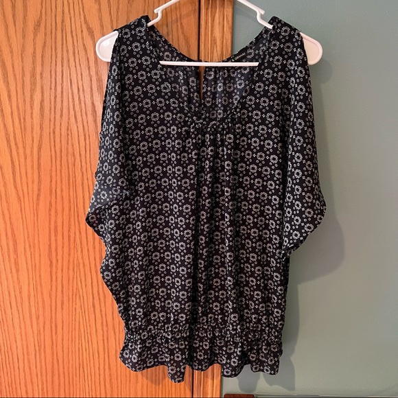 Harlowe & Graham Tops - Harlowe & Graham Navy Blue Floral Blouse Size Medium Boho Cold Shoulder Flowy